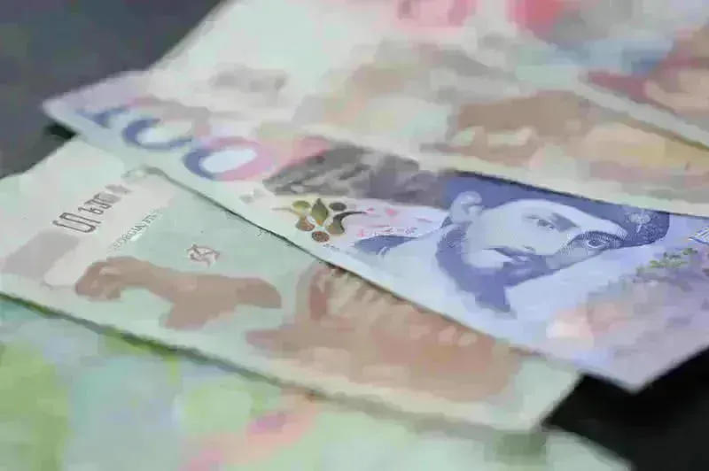 Новый официальный курс доллара - 2.6125 лари