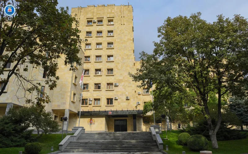 პროკურატურამ დიდი და განსაკუთრებით დიდი ოდენობით ნარკოტიკული საშუალების უკანონო შეძენის, შენახვის, დათესვა, მოყვანის და რეალიზაციის ხელშეწყობის ფაქტებზე 26 პირს ბრალდება წარუდგინა