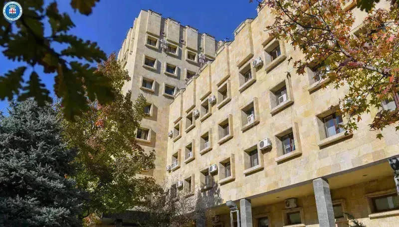 Прокуратура предъявила одному лицу обвинению в незаконном приобретении, хранении и содействии в реализации наркотических веществ в особо крупном размере