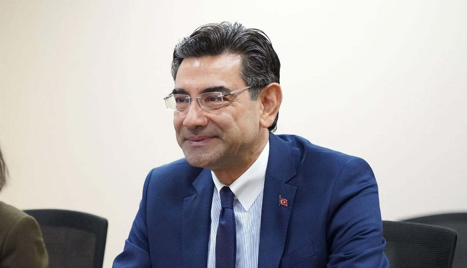 თურქეთის რესპუბლიკის ელჩი დემოკრატიისა და ეროვნული ერთიანობის დღესთან დაკავშირებით განცხადებას ავრცელებს