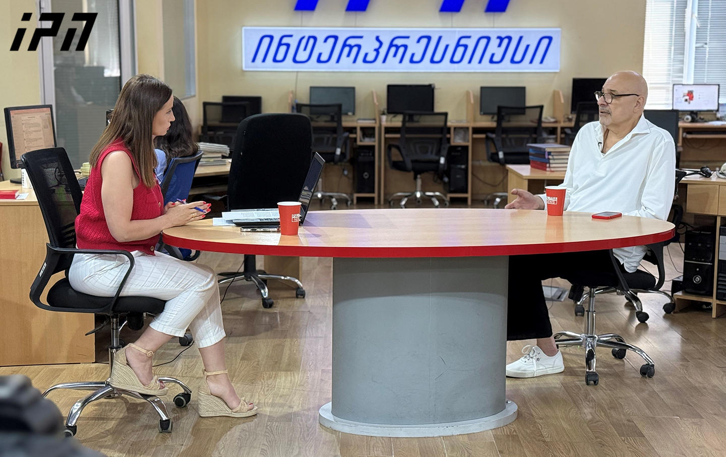 მამუკა გამყრელიძე - მოლდოვა და რუმინეთი არის ერთი ერი, როგორც კახეთი და გურია, ამიტომ მათი გაერთიანება დასაშვებია, რაც შეეხება იმას, რომ ომი იქნება, თუ მოთხოვნები შესრულდება, „ოცნება“ ეშმაკობს - რუსეთს ომი არაფერში სჭირდება, საქართველო ისედაც მორჩილია