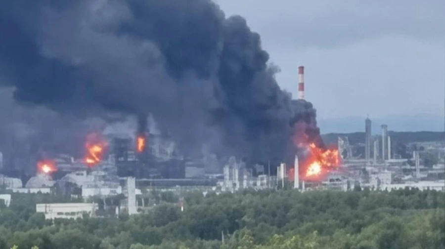 Все крупные нефтеперерабатывающие заводы «Лукойла» в России приостановили работу из-за атак дронов